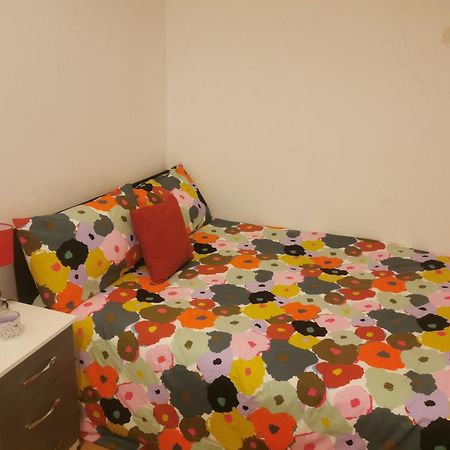 Lovely Spacious Room Near Train Station And University Dallington  Exterior foto