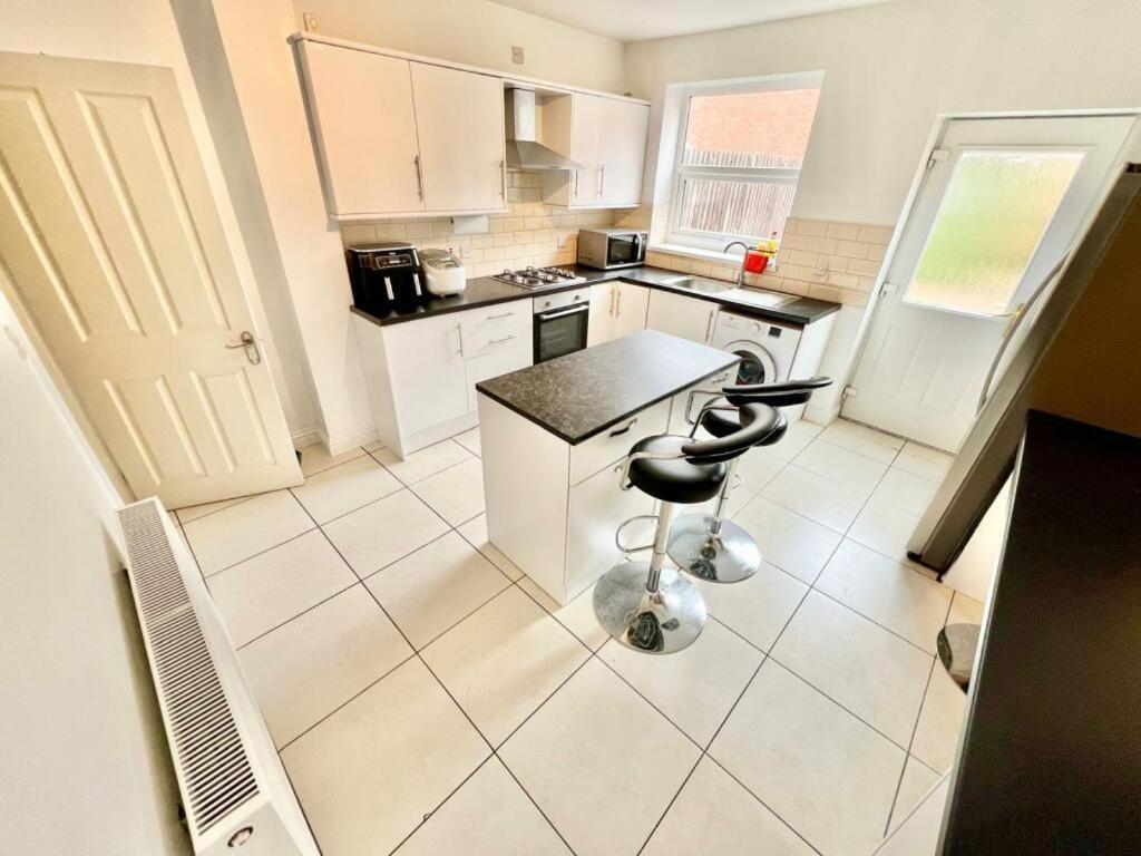 Lovely Spacious Room Near Train Station And University Dallington  Exterior foto